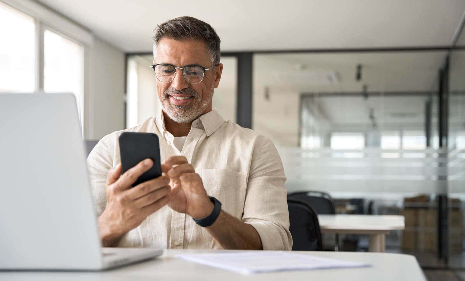 AI vs. Answering Service: Which Is Right for Your Business?